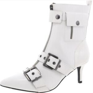 Wild Pair Moonbeam Crinkle Buckle booties white - 7.5